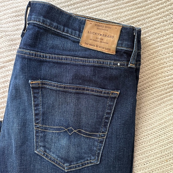 Lucky Brand Blue Jeans Classic Denim Style 410 athletic slim 34x30 - Picture 1 of 10